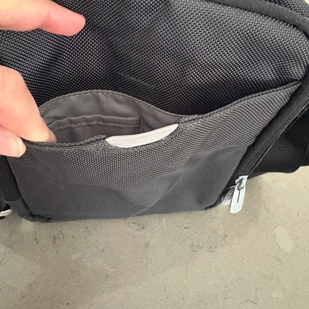 T-Tech by Tumi Black Ballistic Nylon Crossbody Bag Travel Organizer‎ Compact